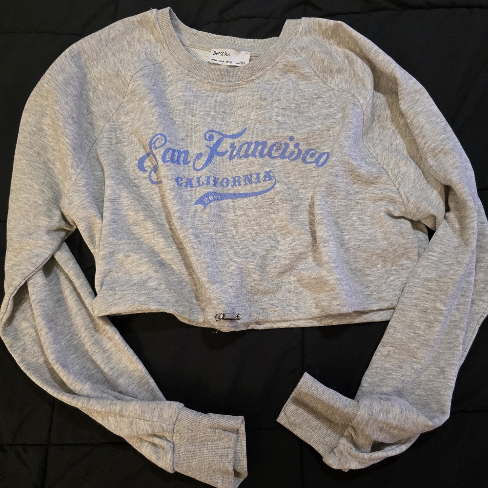 Bershka Light Gray Cropped Top Sweatshirt with Blue Print Size M